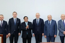 Thủ tướng Phạm Minh Chính và Nhóm Nghị sĩ Hữu nghị Ba Lan - Việt Nam (Ảnh: NHẬT BẮC/VGP).