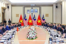 Quang cảnh cuộc hội đàm chính thức giữa Thủ tướng Phạm Minh Chính và Thủ tướng Malaysia Anwar Ibrahim. (Ảnh: NHẬT BẮC/VGP)