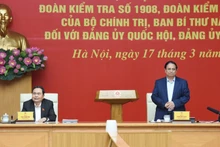 Đồng chí Phạm Minh Chính, Ủy viên Bộ Chính trị, Bí thư Đảng ủy Chính phủ, Thủ tướng Chính phủ, Trưởng Đoàn kiểm tra 1908 phát biểu ý kiến tại Hội nghị. (Ảnh: TRẦN HẢI)
