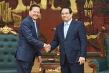 Thủ tướng Phạm Minh Chính và Phó Thủ tướng Campuchia Neth Savoeun. (Ảnh: TRẦN HẢI)