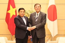 Phó Thủ tướng Chính phủ Nguyễn Chí Dũng hội kiến Thủ tướng Nhật Bản Ishiba Shigeru. (Ảnh: Cổng thông tin điện tử Chính phủ) 