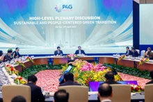 Thủ tướng Phạm Minh Chính chủ trì Phiên thảo luận cấp cao với chủ đề "Chuyển đổi xanh bền vững, lấy con người làm trung tâm". (Ảnh: VGP)