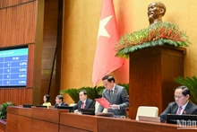 Chủ tịch Quốc hội Trần Thanh Mẫn cùng các Phó Chủ tịch Quốc hội biểu quyết thông qua Nghị quyết Kỳ họp thứ 8, Quốc hội khóa XV. (Ảnh: DUY LINH) 