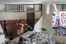 Một trường học bị phá hủy sau các cuộc không kích của Israel tại Dải Gaza. (Ảnh: THX/TTXVN)