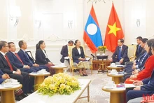 Phó Chủ tịch Thường trực Quốc hội Trần Thanh Mẫn tiếp Tổng Thư ký Quốc hội Lào Pingkham Lasasimma.
