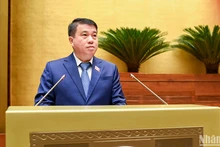 Chủ tịch Hội đồng Dân tộc của Quốc hội, Phó Trưởng Đoàn giám sát của Quốc hội Y Thanh Hà Niê Kđăm trình bày Báo cáo của Đoàn giám sát của Quốc hội về việc triển khai thực hiện các Nghị quyết của Quốc hội về các Chương trình mục tiêu quốc gia. (Ảnh: DUY LINH) 