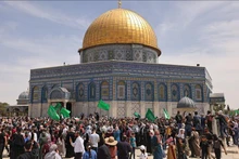 Các tín đồ Hồi giáo Palestine tại đền Al-Aqsa (mà Israel gọi là Núi Đền) ở Jerusalem. (Ảnh minh họa: AFP/TTXVN)