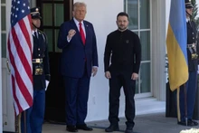 Tổng thống Mỹ Donald Trump và Tổng thống Ukraine Volodymyr Zelensky. (Ảnh: Xinhua)