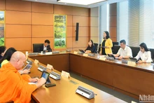 Quang cảnh thảo luận tại Tổ 6, sáng 10/11. (Ảnh: THỦY NGUYÊN) 