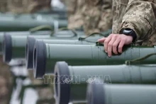 Quân nhân Ukraine tại lễ chuyển giao các thiết bị quân sự và vũ khí hạng nặng tại Kiev. (Ảnh tư liệu: Getty Images/TTXVN)