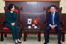 Tổng Biên tập Lê Quốc Minh tiếp Đại sứ Hàn Quốc Oh Youngju tới thăm và làm việc tại Báo Nhân Dân. (Ảnh: THỦY NGUYÊN)