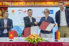 Lễ ký kết thỏa thuận thực hiện dự án TEV. 