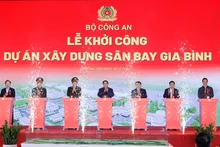 Thủ tướng Phạm Minh Chính và các đại biểu thực hiện nghi thức khởi công dự án xây dựng sân bay Gia Bình ngày 10/12/2024. (Ảnh minh họa: baochinhphu.vn)