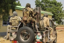 Quân đội Nigeria đang phải chiến đấu với các phần tử thánh chiến ở đông bắc và cả các băng nhóm trộm cướp ở tây bắc đất nước. (Ảnh minh họa: AFP) 