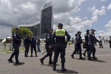 Cảnh sát tuần tra tại Brasilia, Brazil, ngày 12/12. (Ảnh: AFP/TTXVN)