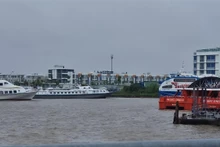 Do ảnh hưởng của vùng áp thấp giữa Biển Đông, phương tiện tàu vận tải hành khách tại Cảng Rạch Giá đã tạm ngưng hoạt động từ 6 giờ ngày 11/7.