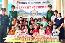 Năm 2024 triển khai mô hình "Ổ bánh mì nơi biên giới" đã hỗ trợ 2.128 ổ bánh mì và sữa cho học sinh.