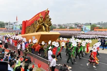 Lễ diễu binh, diễu hành kỷ niệm 70 năm Chiến thắng Điện Biên Phủ. Ảnh | THÀNH ĐẠT
