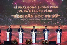 Biểu diễn nghệ thuật chào mừng kỷ niệm Ngày sinh Chủ tịch Hồ Chí Minh. 