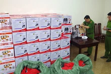 Công an thị xã Duy Tiên, tỉnh Hà Nam thu giữ tang vật các đối tượng tổ chức hội thảo tri ân khách hàng nhằm trục lợi.