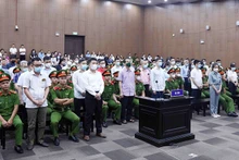 Các bị cáo tại phiên tòa xét xử sơ thẩm vụ “chuyến bay giải cứu”. Ảnh | PHẠM KIÊN