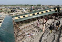 Hiện trường vụ tai nạn tại tỉnh Sindh, Pakistan, ngày 6/8/2023. (Ảnh: Reuters)