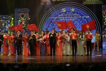 “Mãi mãi niềm tin theo Đảng” là chương trình nghệ thuật được dàn dựng quy mô, trang trọng.