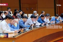 Quốc hội thảo luận về Luật Bảo hiểm y tế