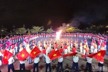 Đoàn viên, thanh niên Vùng 3 Hải quân đồng diễn 5 vũ điệu tập thể. (Ảnh: ĐÌNH TĂNG)
