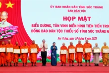 Trao Bằng khen cho các cá nhân có thành tích xuất sắc trong sự nghiệp xây dựng và bảo vệ Tổ quốc
