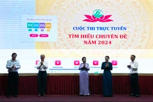 Lãnh đạo tỉnh Sóc Trăng thực hiện nghi thức phát động cuộc thi.