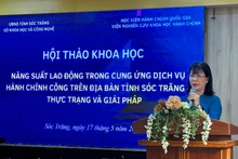 Tiến sĩ Nguyễn Thị Hà - Học viện Hành chính Quốc gia phát biểu tại Hội thảo.
