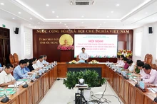 Chủ tịch UBND tỉnh Sóc Trăng chỉ đạo Hội nghị.