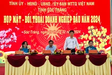 Bí thư Tỉnh ủy Sóc Trăng Lâm Văn Mẫn ghi nhận ý kiến, kiến nghị của doanh nghiệp.