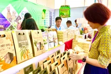 Cần minh bạch môi trường thương mại điện tử để bảo vệ người tiêu dùng. (Ảnh: KIM DUNG)