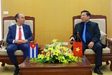 Bộ trưởng Xây dựng Trần Hồng Minh tiếp Đại sứ đặc mệnh toàn quyền Cộng hòa Cuba tại Việt Nam Rogelio Polanco Fuentes. (Ảnh: Cổng thông tin Bộ Xây dựng)