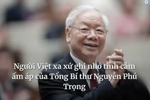 Ban lãnh đạo Hội người Việt Nam tại Vương quốc Anh (VAUK) viếng Tổng Bí thư Nguyễn Phú Trọng. (Ảnh: Phong Hà/TTXVN)