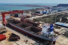 Quang cảnh đóng tàu ở Công ty TNHH đóng tàu Quảng Tây thuộc Tập đoàn đóng tàu Trung Quốc. (Ảnh: TÂN HOA XÃ)
