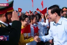 Chủ tịch nước thăm quân và dân huyện đảo Cô Tô, tỉnh Quảng Ninh