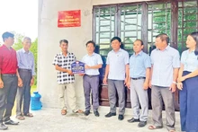 Ủy ban Mặt trận Tổ quốc Việt Nam thị xã Quảng Trị khánh thành và bàn giao nhà Đại đoàn kết cho người dân trên địa bàn.
