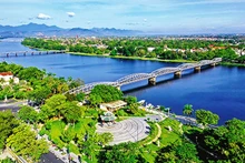 Diện mạo mới của đô thị Huế hai bên bờ sông Hương. (Ảnh LÊ HOÀNG)