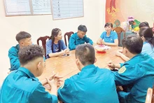 Một buổi họp của Ban Chỉ huy quân sự xã Phước Trạch, huyện Gò Dầu với các dân quân xã.