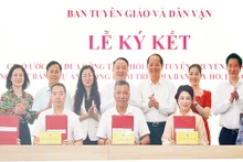 Các đơn vị, địa phương của Hà Nội ký kết đẩy mạnh công tác tuyên truyền, vận động thực hiện các dự án trọng điểm, trong đó có dự án xây dựng cầu Tứ Liên.