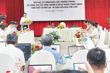 Lãnh đạo thành phố Hội An trao đổi với các cơ quan báo chí về một số giải pháp quản lý hoạt động tham quan nhằm giảm áp lực lên Khu phố cổ Hội An.