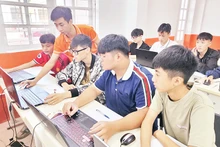 Giờ học Tin học tại Trung tâm Giáo dục thường xuyên tỉnh Vĩnh Phúc.