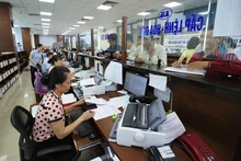 Giải quyết thủ tục hành chính cho doanh nghiệp tại Chi cục Hải quan cửa khẩu Cảng Hải Phòng. (Ảnh DUY LINH)