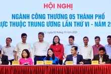 Lãnh đạo các Sở Công thương năm thành phố trực thuộc Trung ương ký kết biên bản hợp tác.