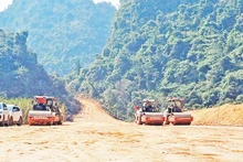 Hiện có 71 mũi thi công tuyến đường bộ cao tốc Đồng Đăng-Trà Lĩnh.