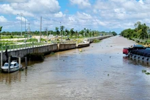 Bờ kè chống sạt lở kênh Hà Giang thuộc huyện Giang Thành.