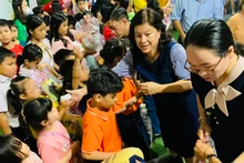 Các em thiếu nhi có một Tết Trung thu ấm áp và sẻ chia tại Đường sách thành phố Thủ Đức.